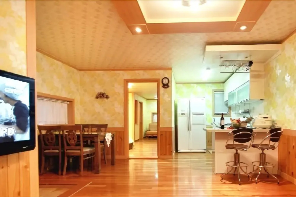 Taean Navy Blue Pension