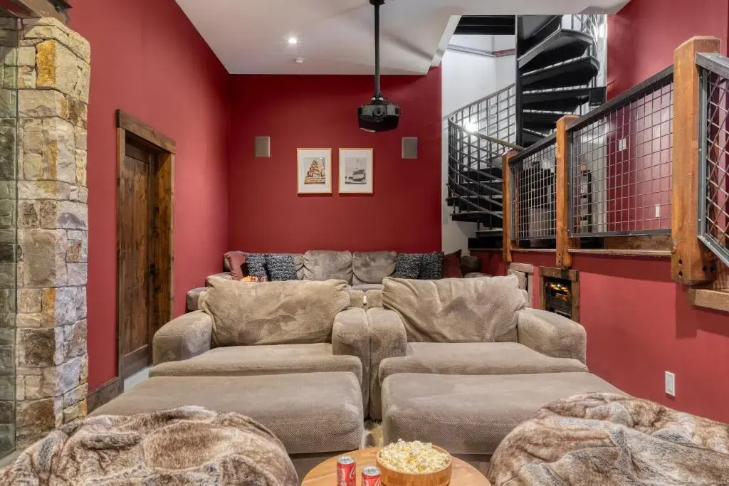 Apex by Avantstay - Expansive Mountain Home w Hot Tub