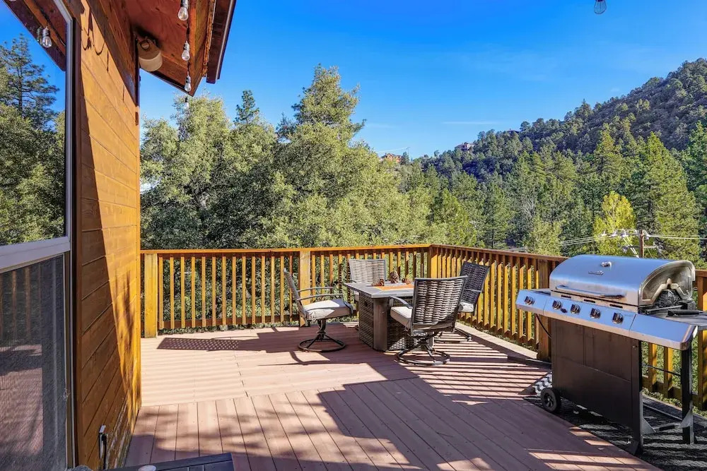 PMC Mountainside Cabin: Hit the Trails, Play Pool!