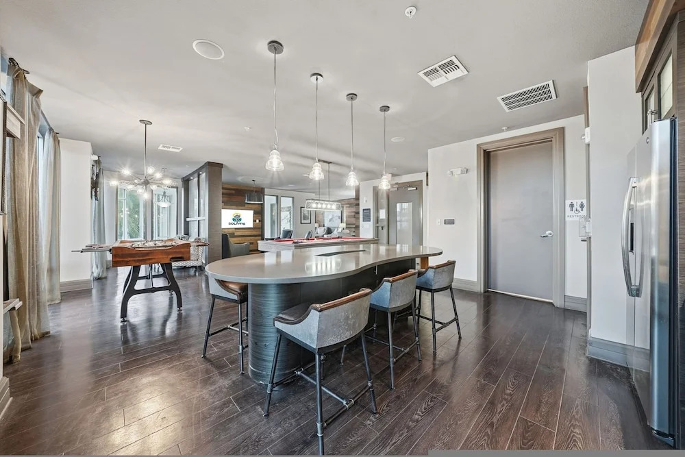 Modern 2BR w Pool Pet-friendly Unit 21
