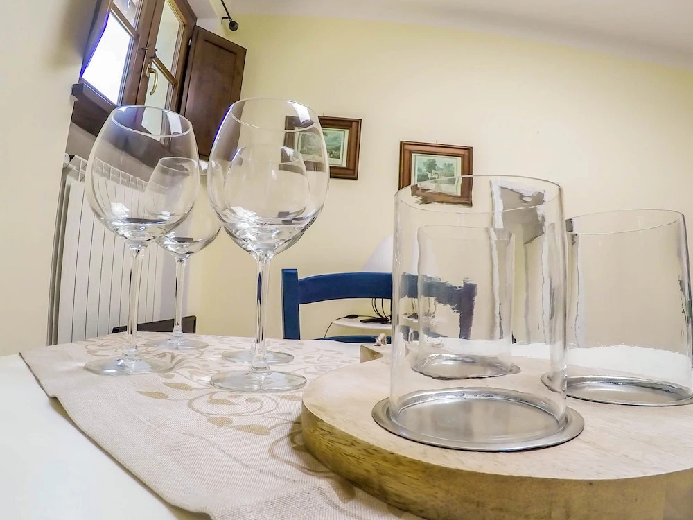 CASALE LA FATA -tipico toscano immerso nelle colline tra Lucca e Versilia, 6 appartamenti indipendenti
