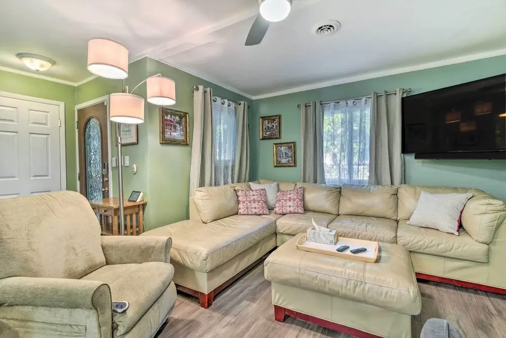 Pet-friendly Taylor Home w/ Backyard Oasis!