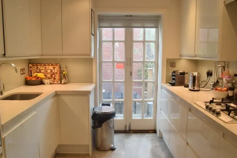 Spacious 5 Bedroom House in Chelsea London