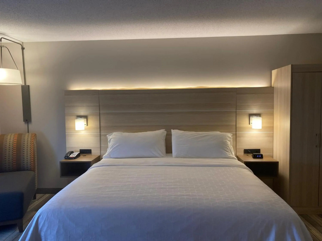 Holiday Inn Express Hotel & Suites Logansport by IHG