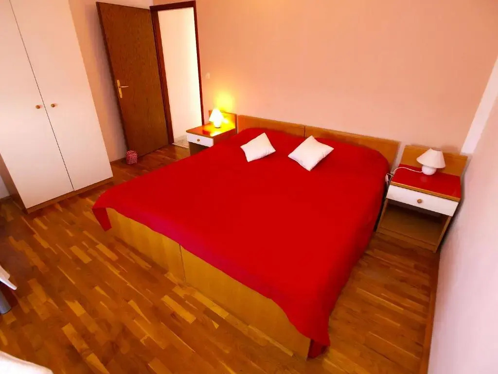 Apartments Orange 994