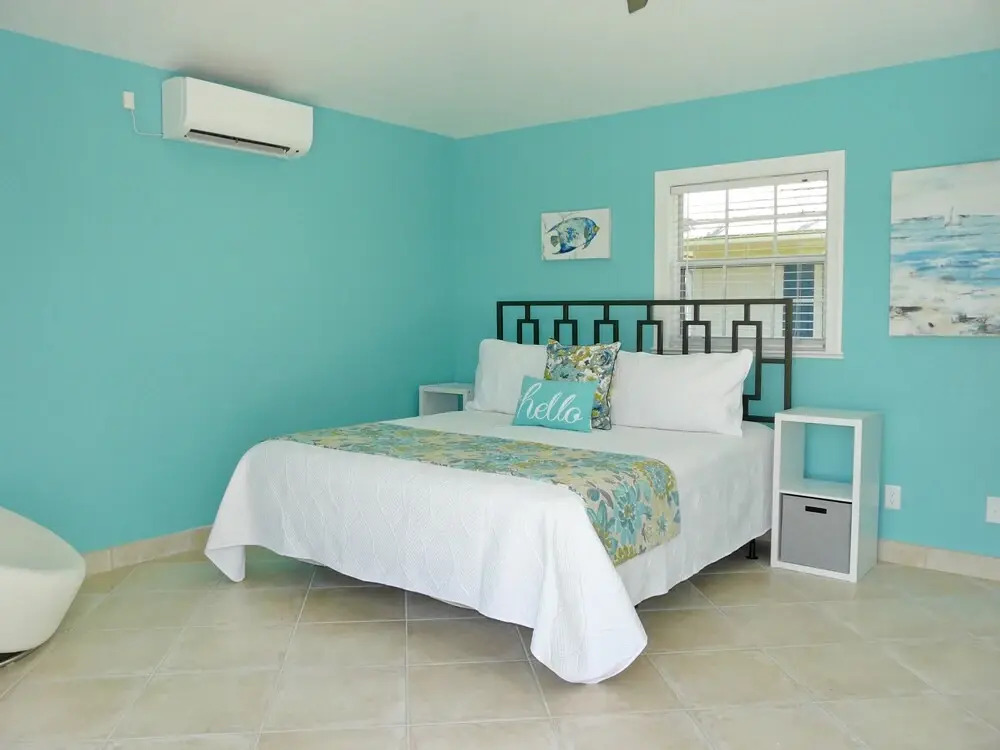 Private home and guesthouse with courtyard, pool and spa