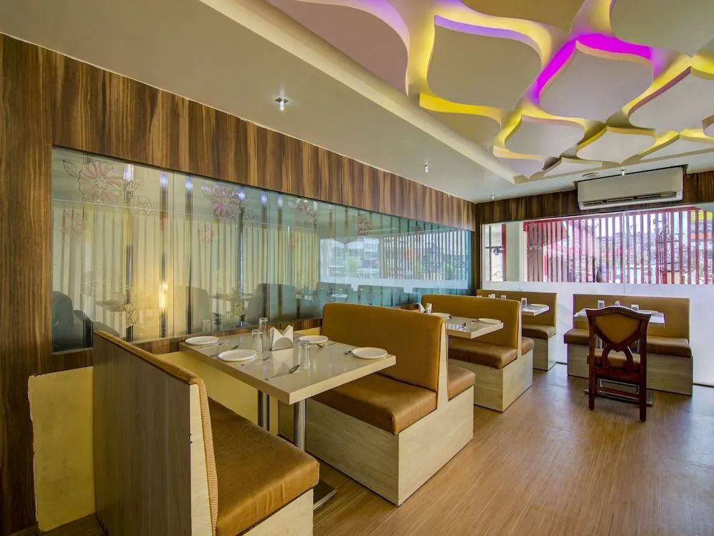 OYO 13584 Hotel Ruchi