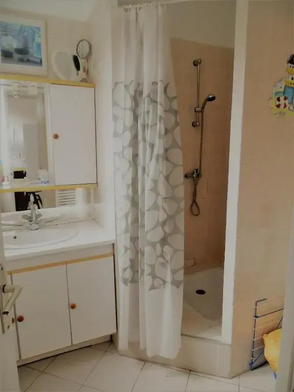 Appartement avec cour à 50m de la plage