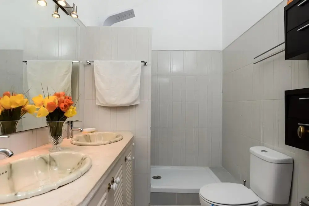 Elegant Villa in Corroios with Private Pool
