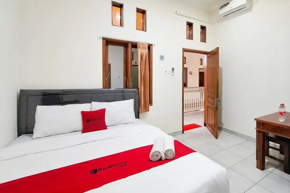 RedDoorz Syariah at Jalan Panglima Sudirman Probolinggo