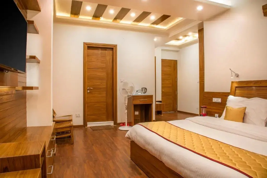 The White Haven Homestay I Rooms & Kitchen