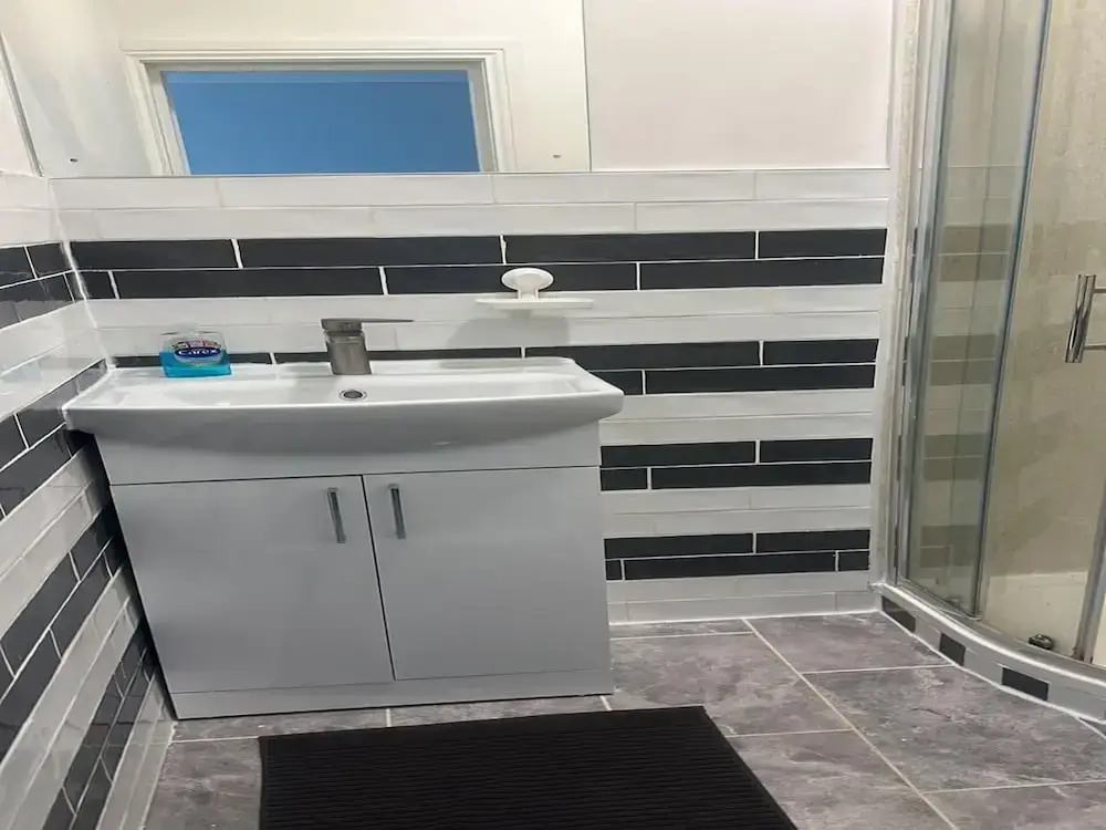 Apartment - Sleeps 2 - Acton Park & Stn Close