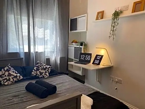 Cosy Flat in London II