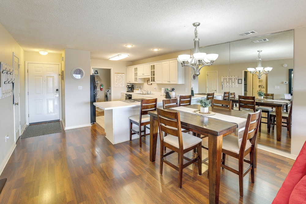 Golfers Oasis w/ Pool! 3 Mi to Table Rock Lake