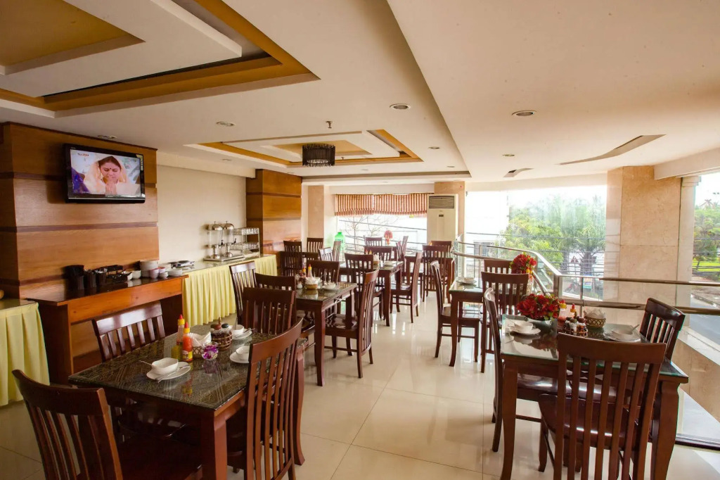 Grand Mango Hotel