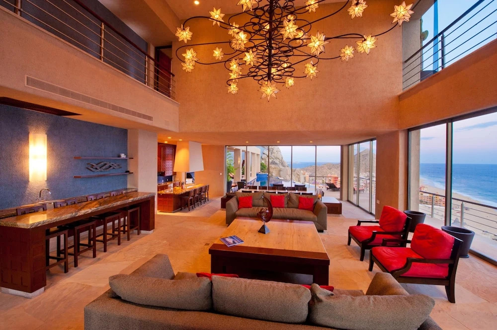 Luxurious Hillside Oceanfront 8 bedroom Villa Bellissima