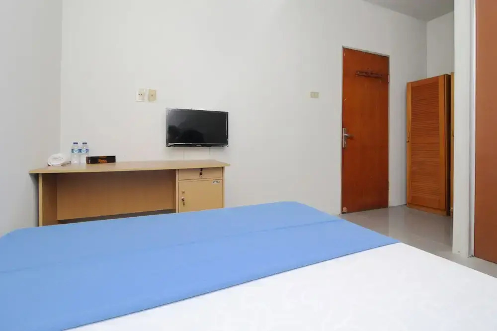 Dc Hotel Pramuka by OYO Rooms