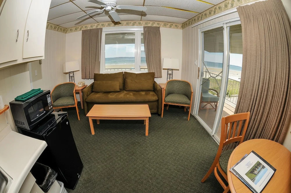 Friendship Oceanfront Suites