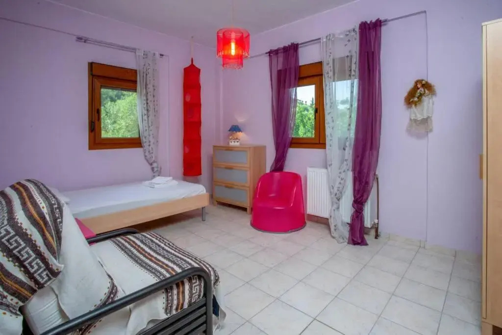 Family 5-bdrm villa with sea views on private land