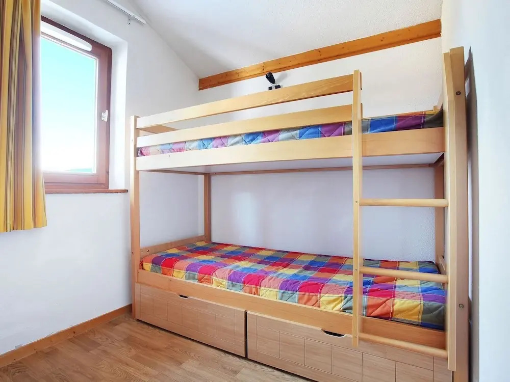 Rustic Studio in Wooded Area at 50 m. From the ski Lift
