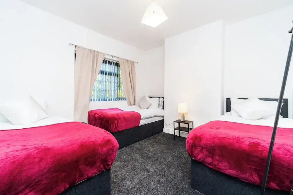 Spacious 2 bed House With Free on Street Parking