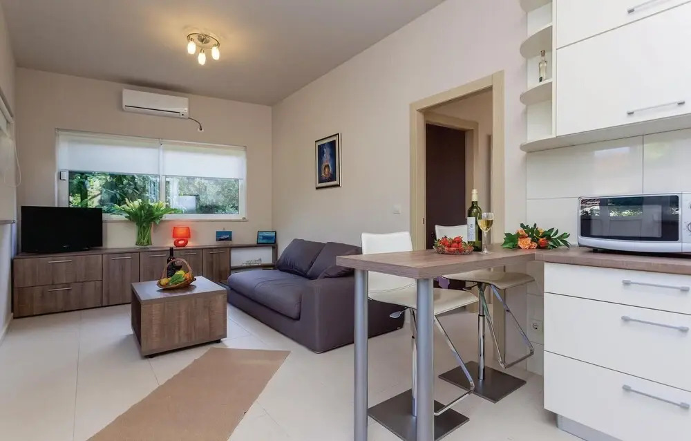 Stunning Home in Zaton Mali With Wifi and 4 Bedrooms