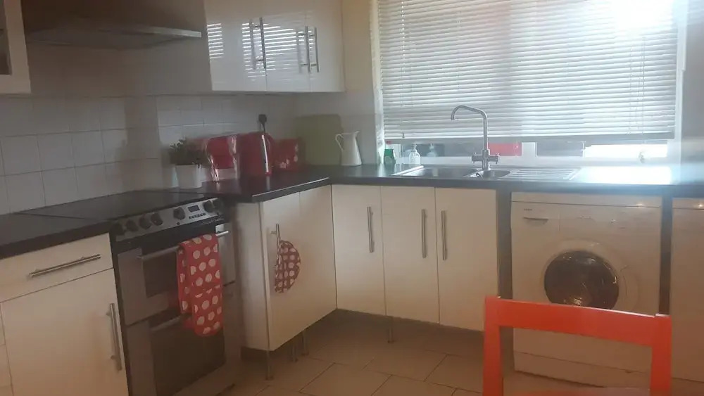 Charming 2 Bedroom Apartment in East London