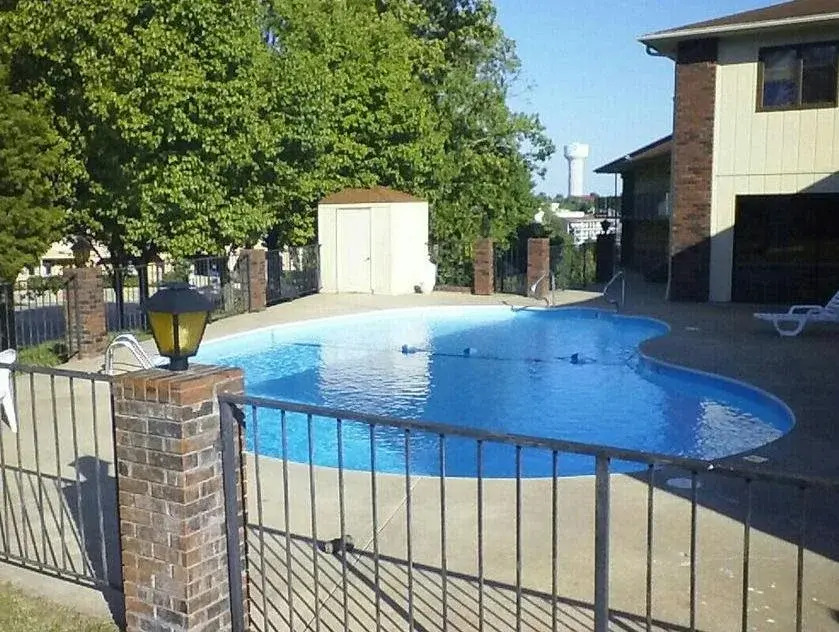 Branson Royal Inn & Suites
