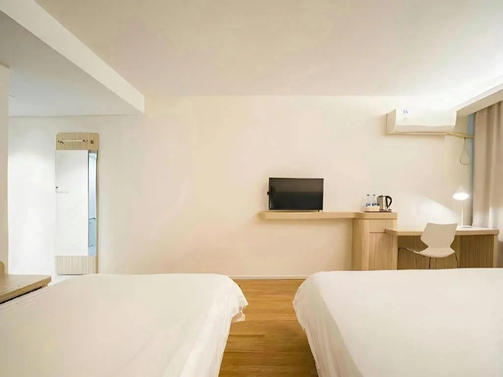 HanTing Hotel (Shanghai Hongqiao Railway Station Beizhai Road)