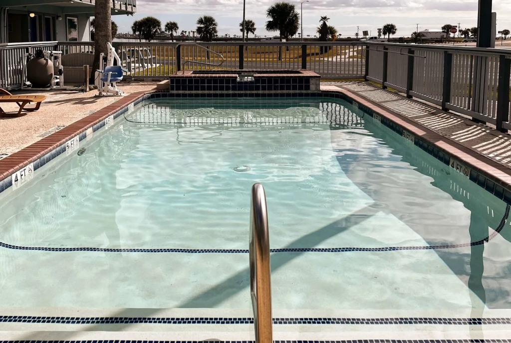 Blue Wave Inn