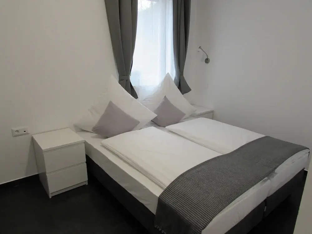 Hotel 201