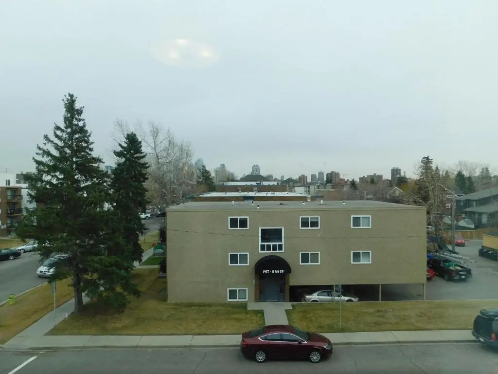 Three-Bedroom House with Balcony #33 Sunalta Downtown