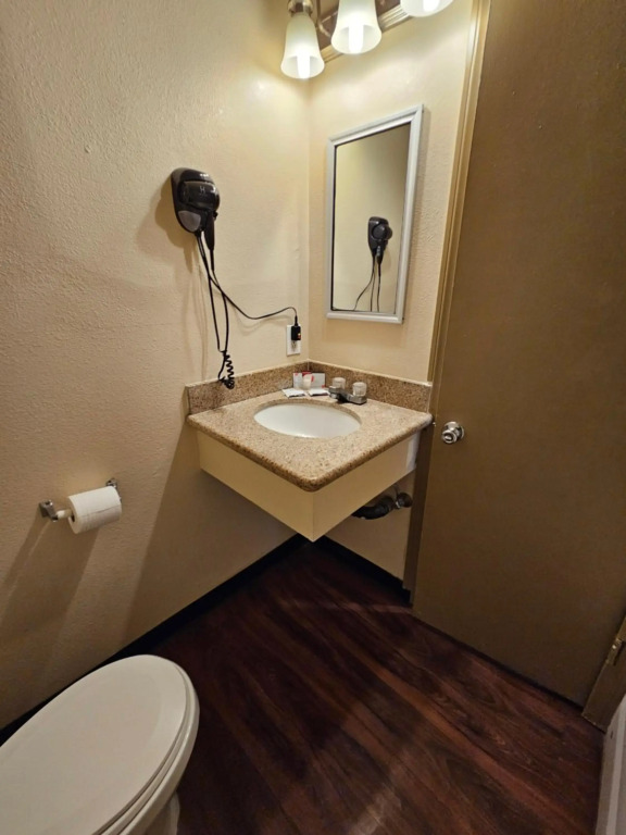 California Suites Motel