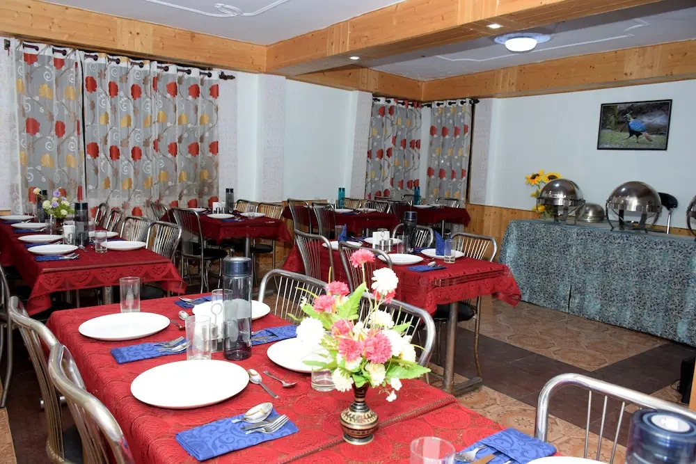 Comlux Hotels Manali