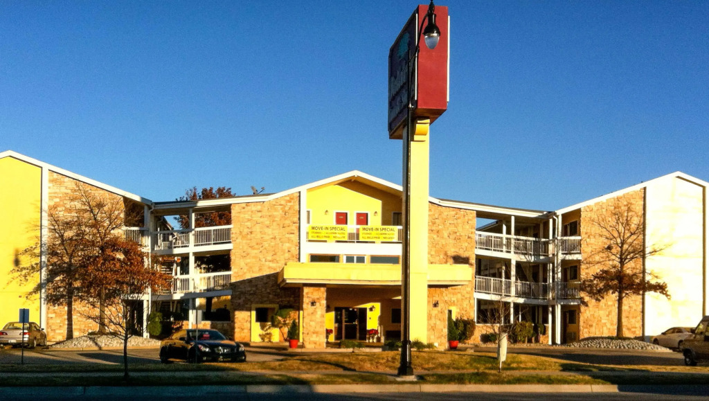 Oaktree Inn and Suites