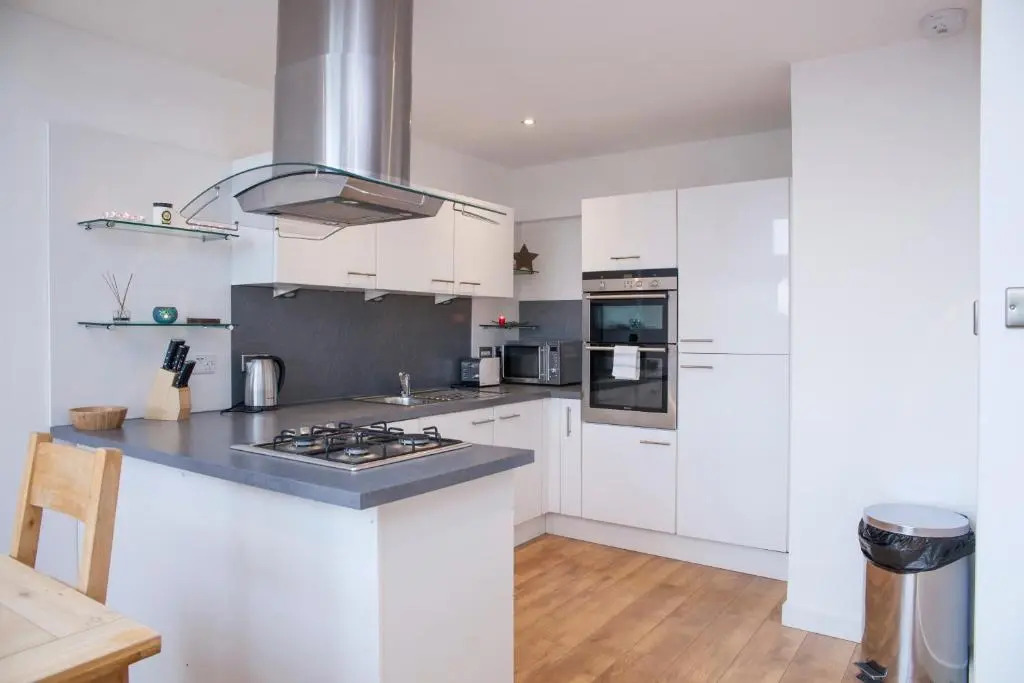 CITY CENTRE APARTMENT with Free Secure Underground Parking