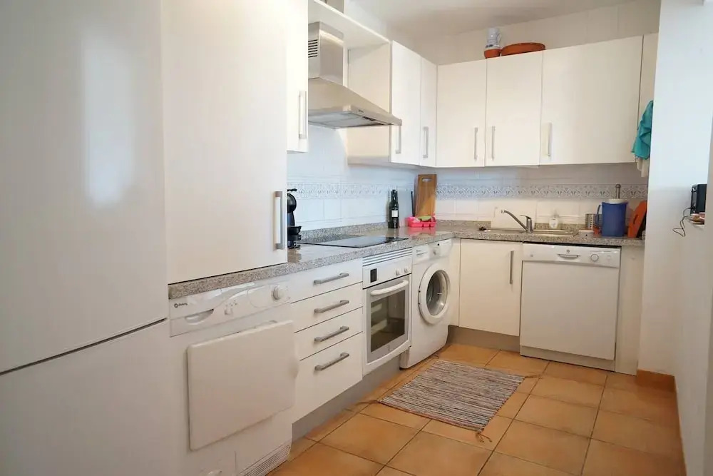 La Alcazaba - 3 bed apt With Communal Pool