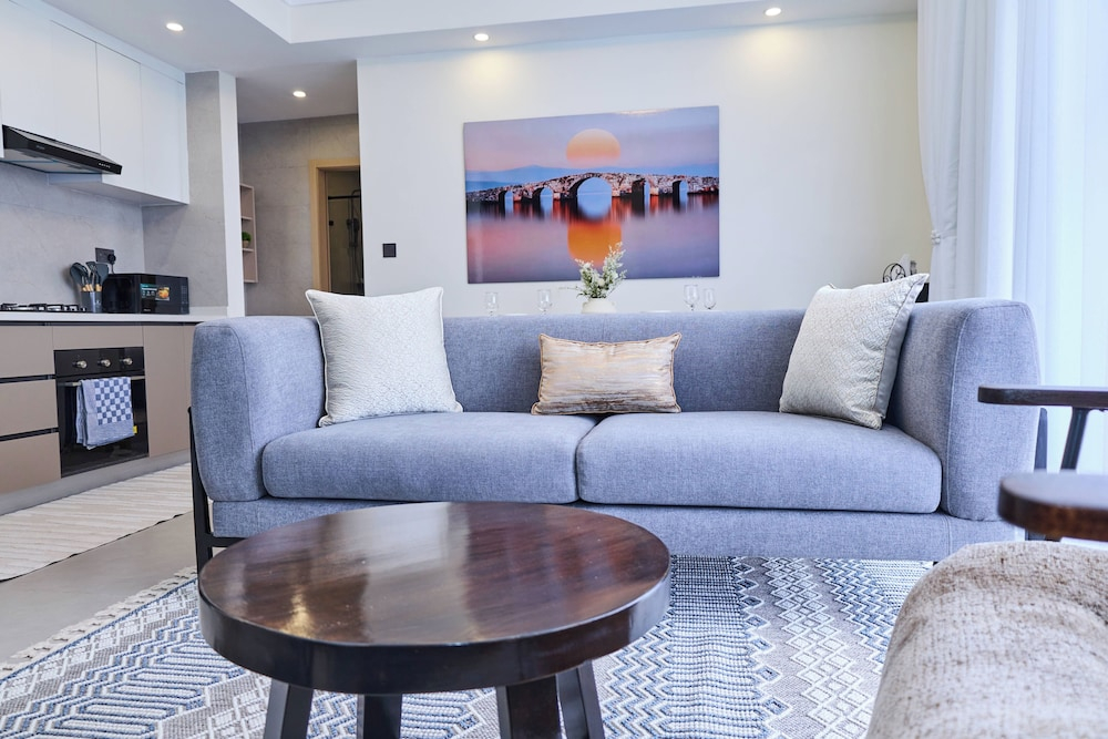 Ivory By Edmor Suites
