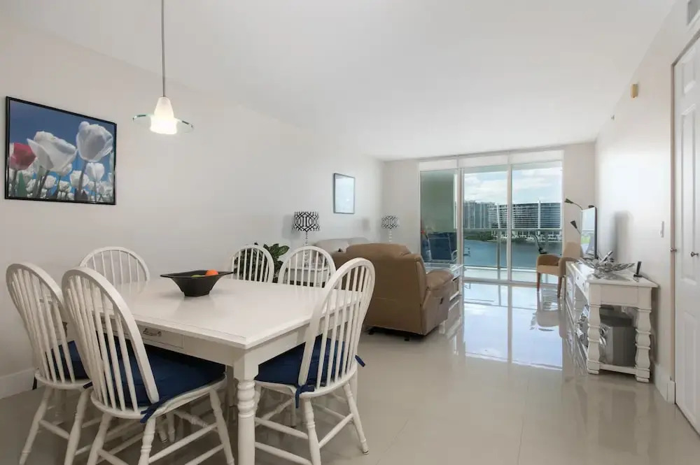 Le Marina Bay 1009 by Go Florida Condo, Sunny Isles