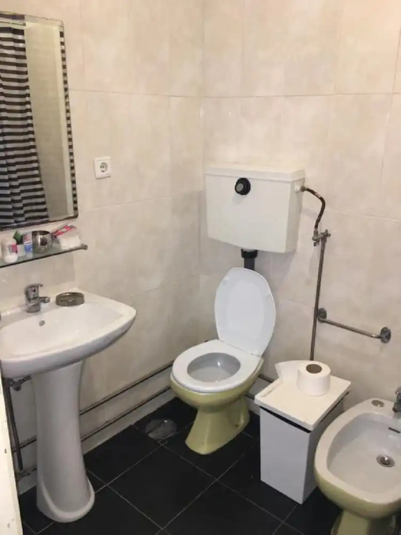 Aslep, Private Rooms in a Hostel