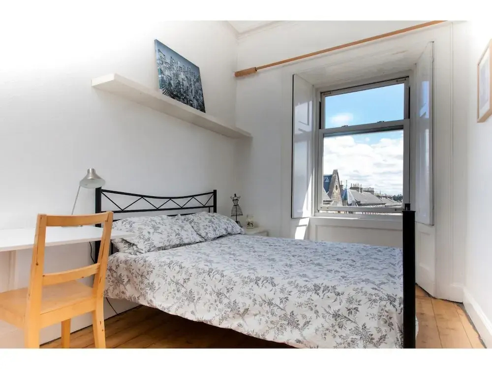 Stylish/spacious/central! Fab Festival Flat For 4
