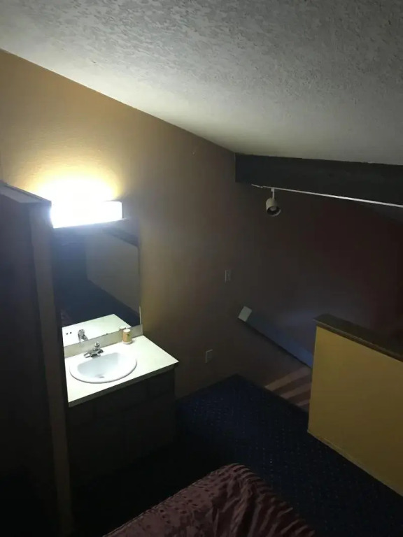 Smokey Point Motor Inn
