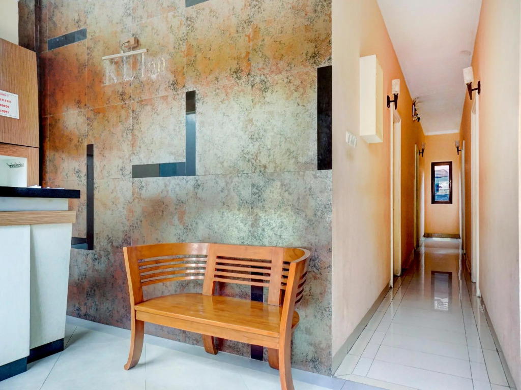 Star Hotel Jaksa Mitra RedDoorz