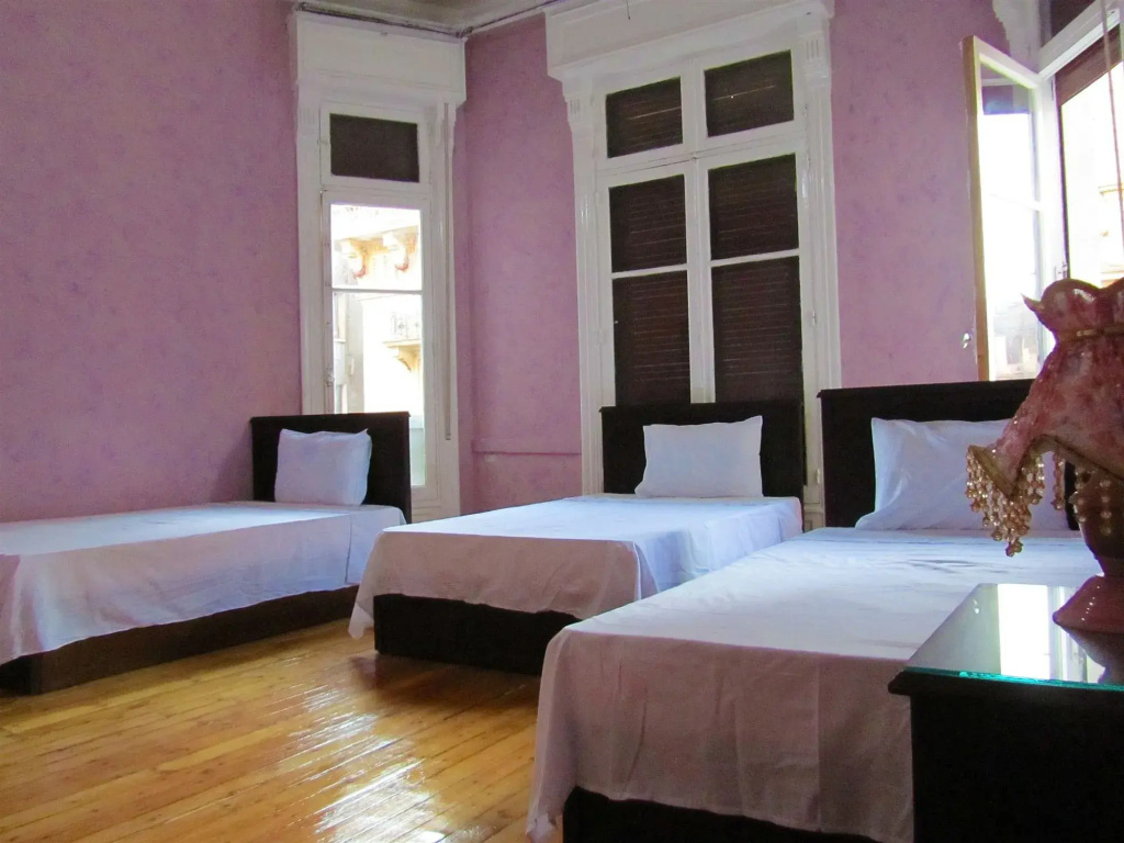 Travelers House Hostel