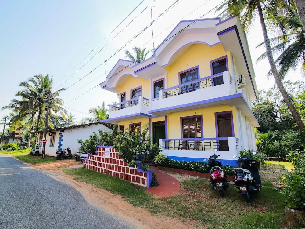 OYO 22847 Lobo's Guest House