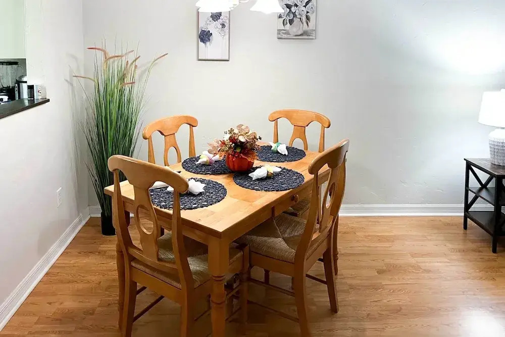 Cozy Condo ~ 5 Mi to University of Florida!