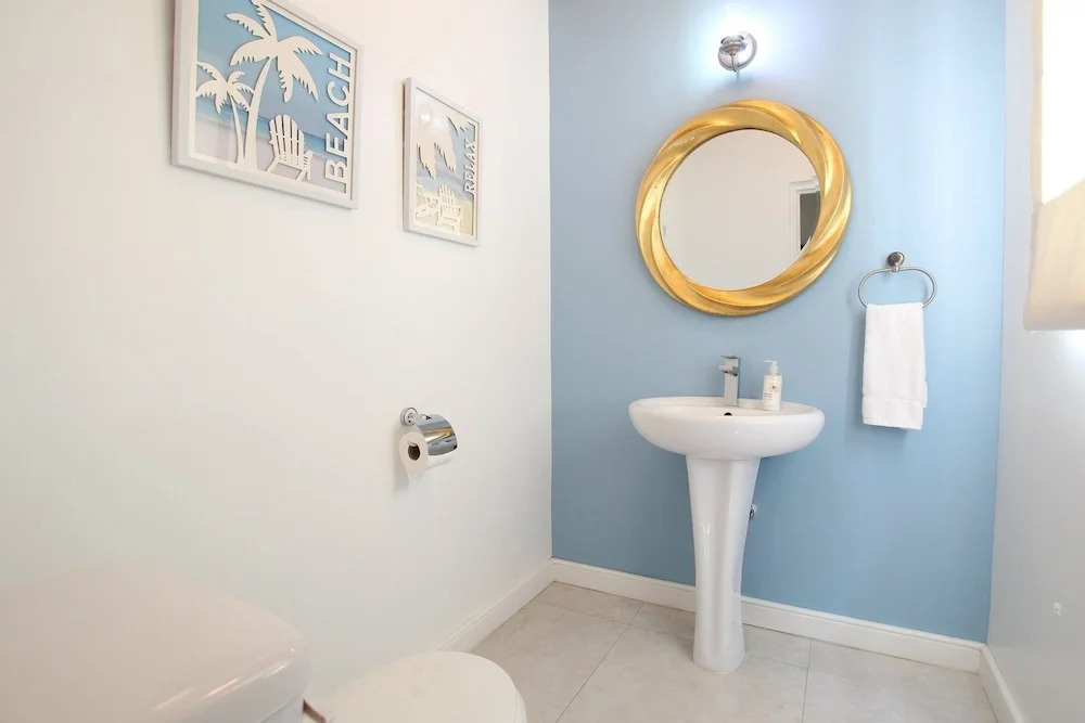 Relax Poolside At This Stylish Townhouse - Porters Gate 24 by BSL Rentals