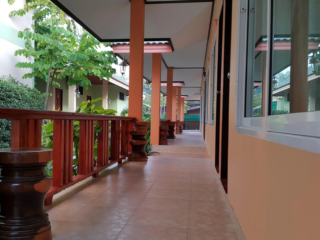 Ruen Narisra Resort