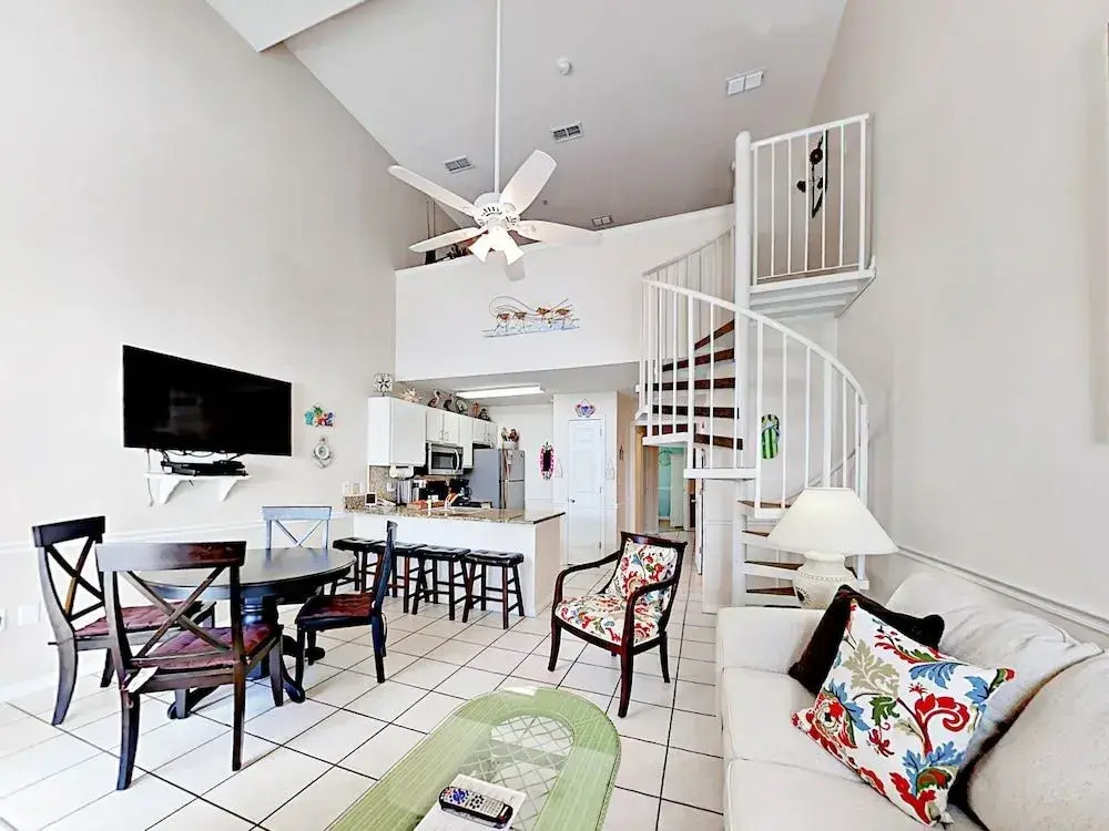Gulf Shores Condo w/ Pool, Hot Tub - 1 Br condo by RedAwning