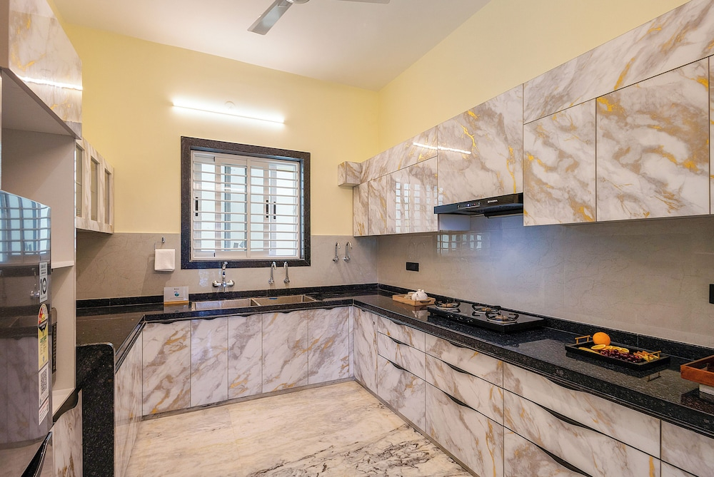 ELIVAAS Lakemount | 2 BHK with Pvt Pool at Fatehsagar Lake